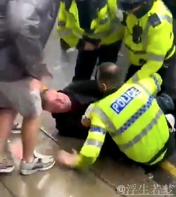 利物浦夺冠庆典吸引百万参与者，男子驾车冲撞致27人受伤送医