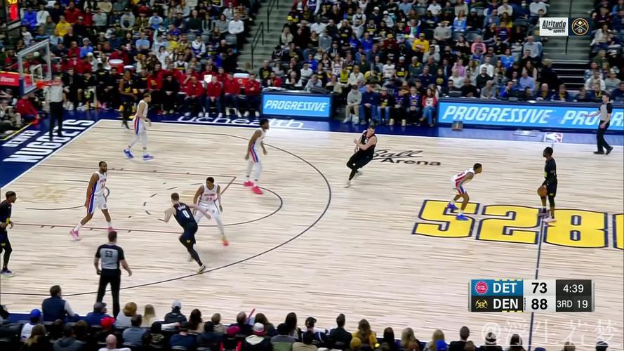 约基奇妙传助攻 布劳恩空中拉杆完成暴扣 约基奇妙传助攻 布劳恩空中拉杆完成暴扣