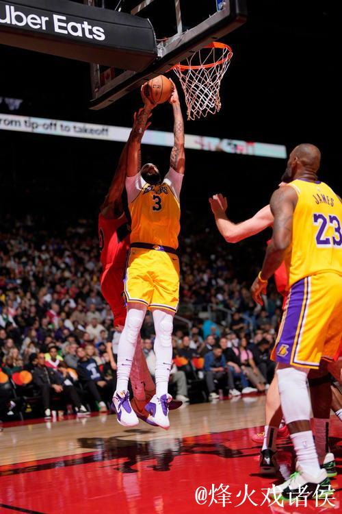 浓眉38+12詹皇27+10 湖人击败猛龙止住连败颓势